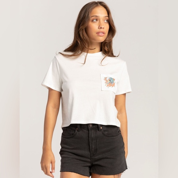 NWT - VOLCOM Day By The Beach Womens Crop Pocket Tee - Size XS (US 0/2) - Picture 3 of 4